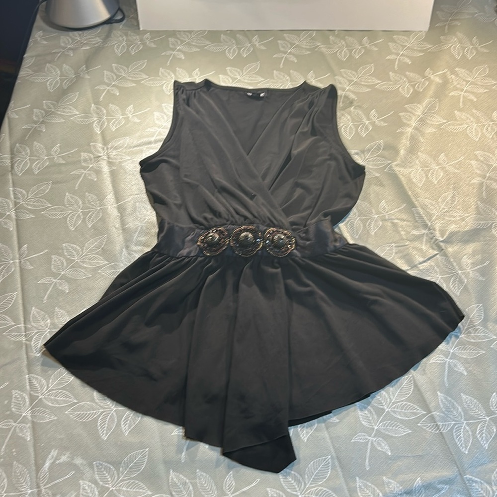 Ladies Allan B. Sleeveless Blouse.